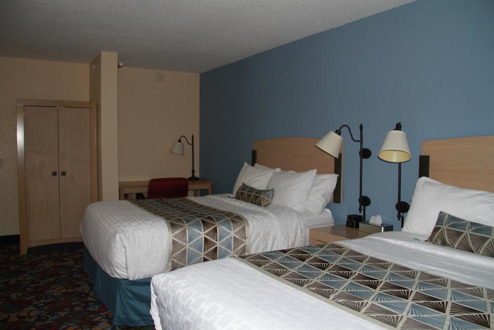 Baymont by Wyndham Stevens Point photo 24