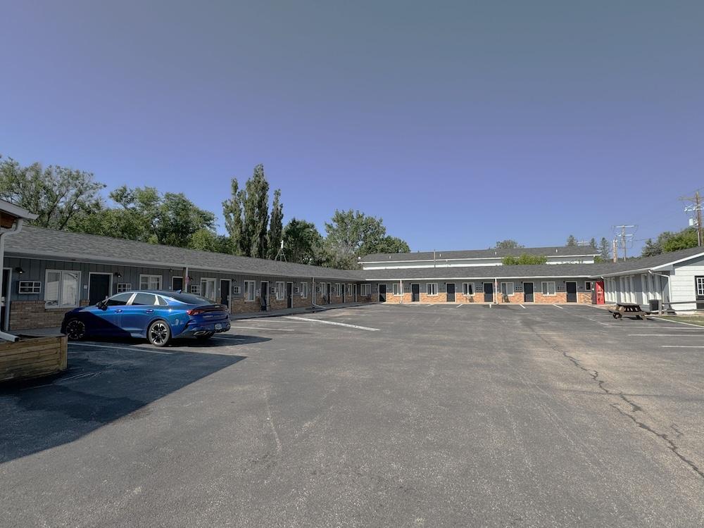 Deer Lodge Motel photo 3
