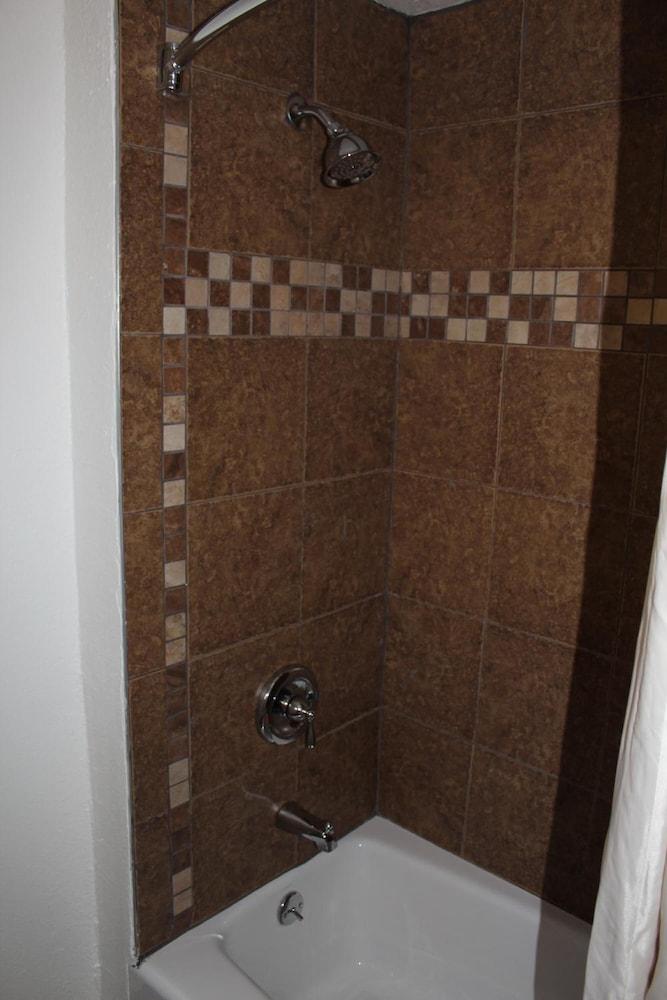 Economy Inn photo 28
