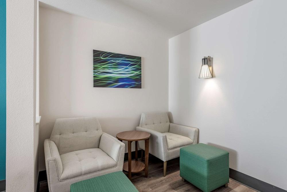 Comfort Suites Colorado Springs East -Medical Center Area photo 19