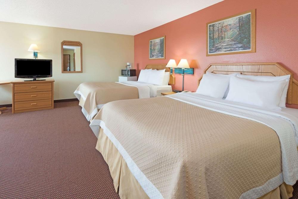 Days Inn by Wyndham Cameron photo 11