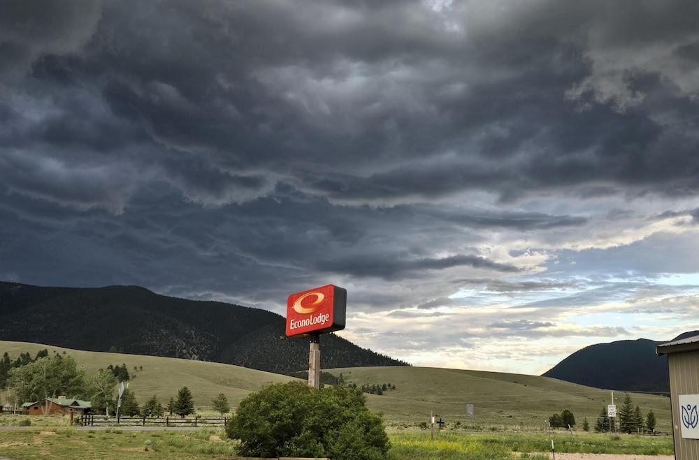 Econo Lodge Eagle Nest photo 58