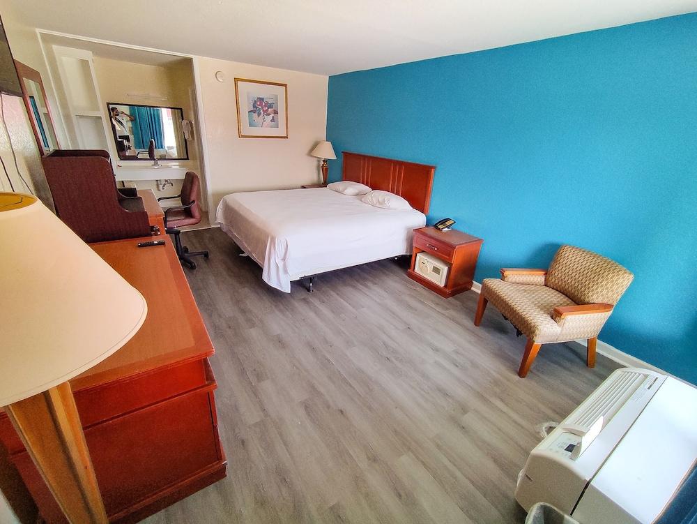 Clover Inn & Suites photo 4