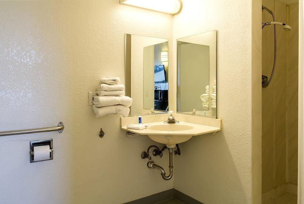 Loyalty Inn photo 5