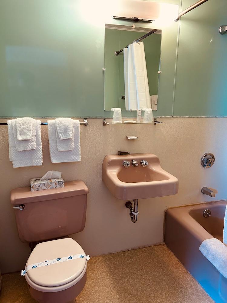 Mollyockett Motel & Swim Spa photo 13