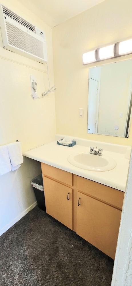 Twin Lakes Inn photo 54