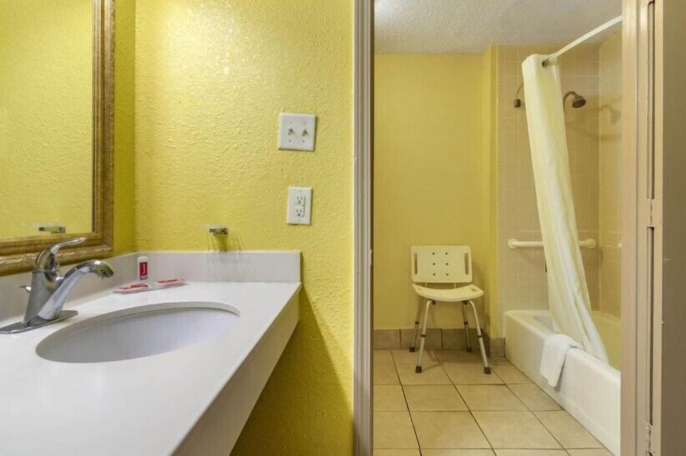 Travelers Inn Douglas By OYO US-441 photo 6