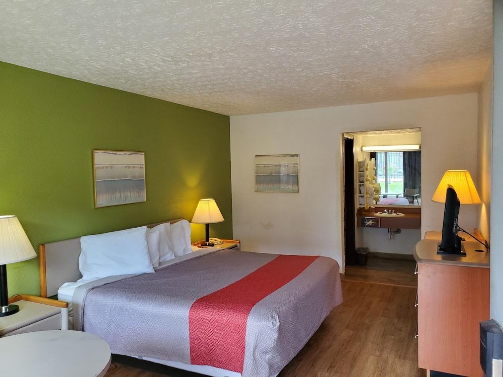 Knights Stay Inn Frankfort photo 3