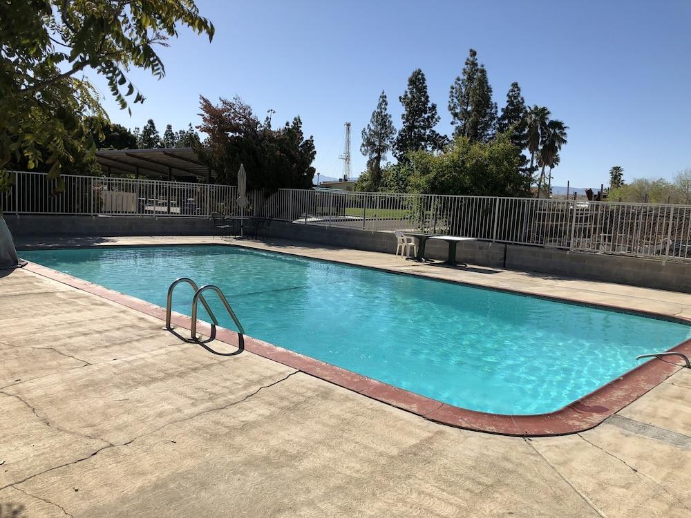 Topper Motel photo 22