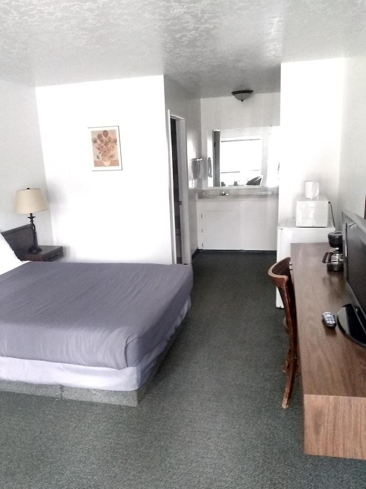 Kootenai Valley Motel photo 84
