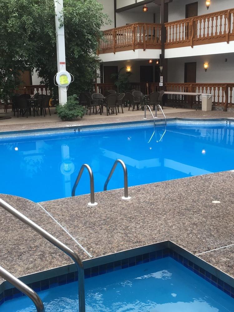 Shawano Four Seasons Hotel photo 14