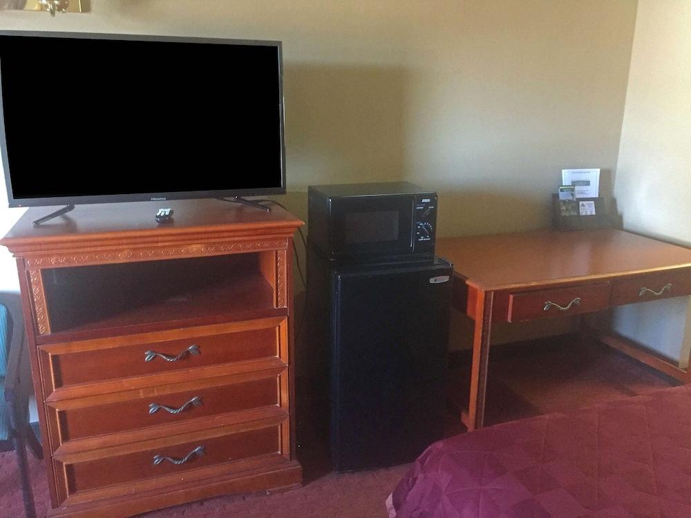 Americas Best Inn - Eureka photo 2
