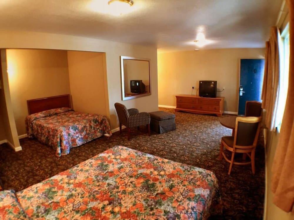 Travelers Inn photo 31