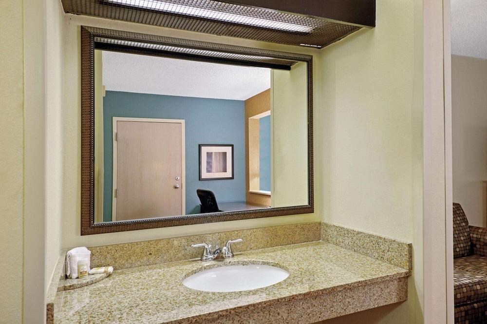 La Quinta Inn by Wyndham Columbia SE / Fort Jackson photo 19