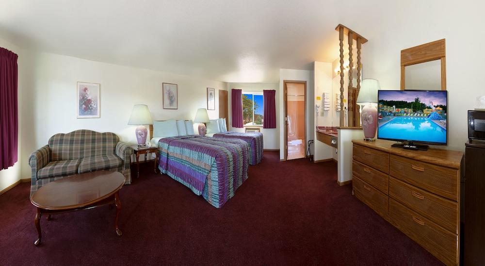 Shamrock Motel photo 23