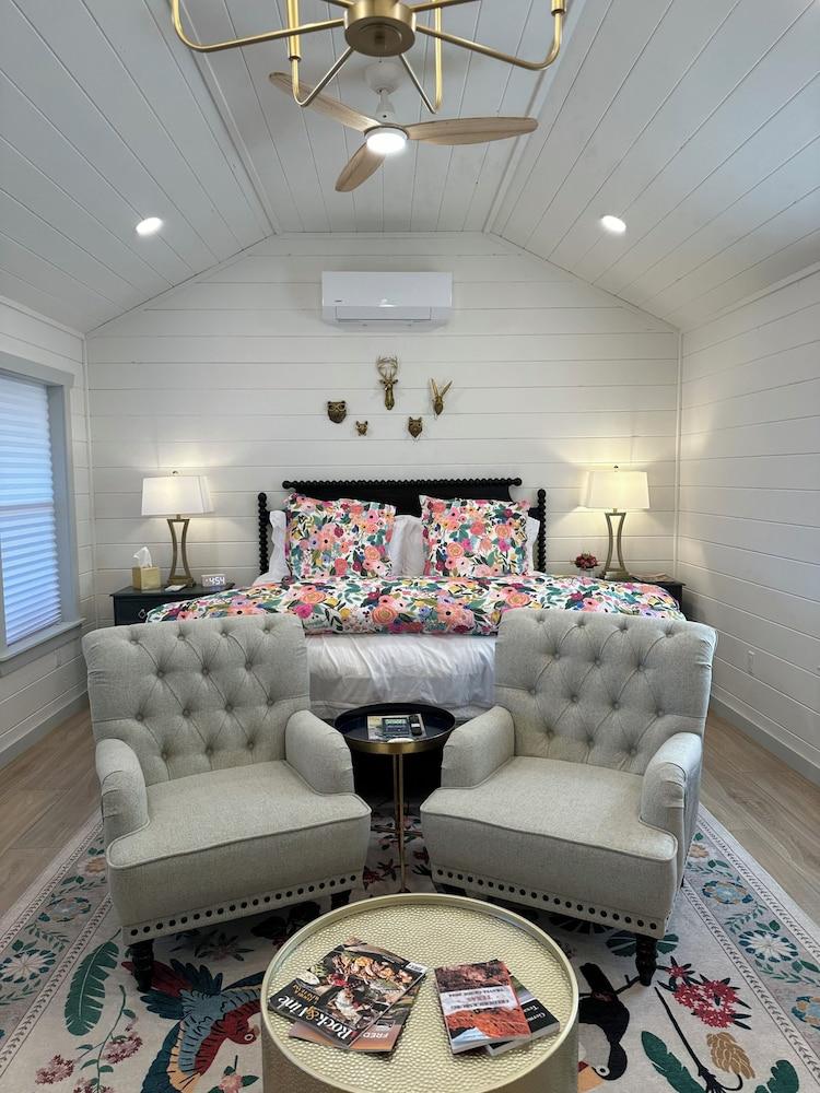 Laurel Court Cottages photo 1