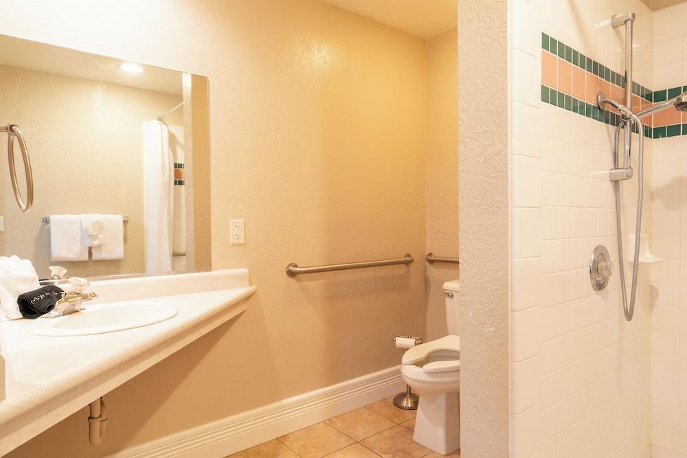 Road Creek Inn photo 96
