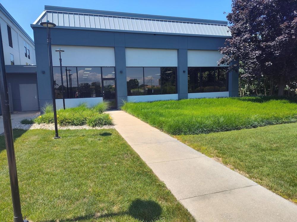 Spark by Hilton Stevensville photo 11