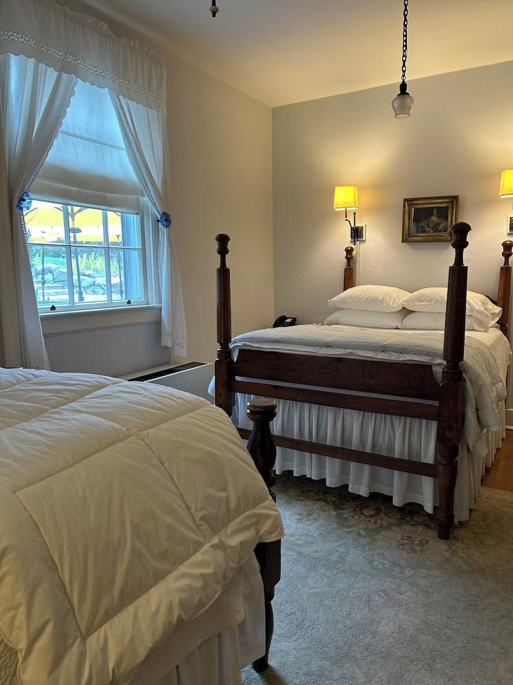 Historic General Lewis Inn photo 16