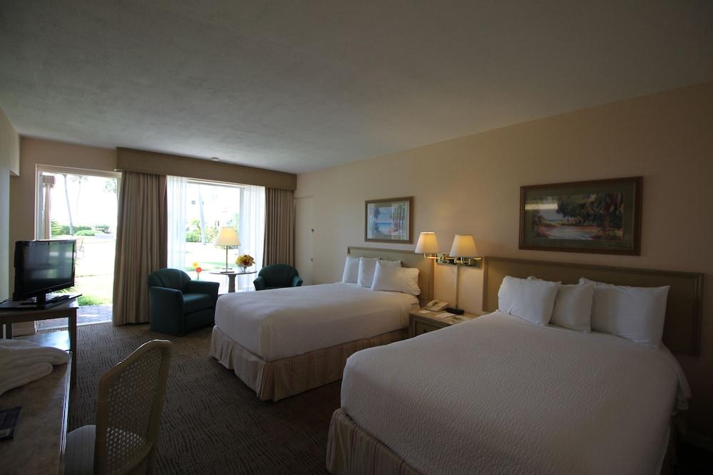 Sandcastle Resort at Lido Beach photo 4