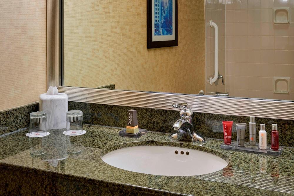 Marriott Milwaukee West photo 8