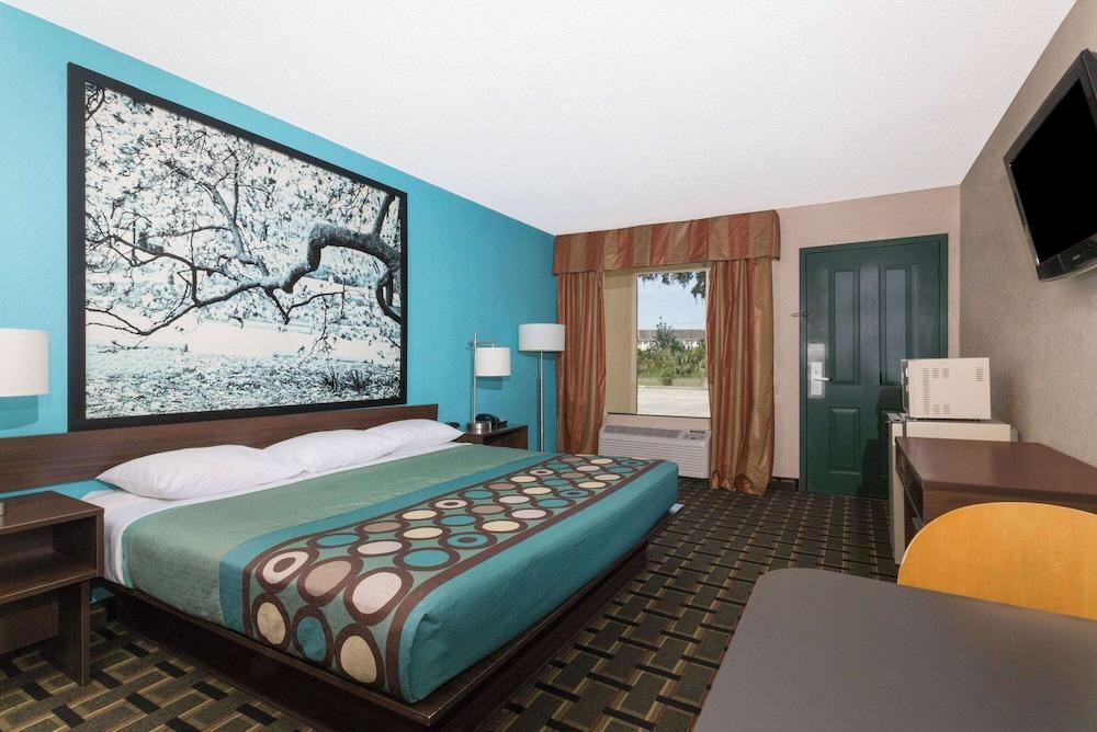 Super 8 by Wyndham Brunswick South/I-95 photo 6