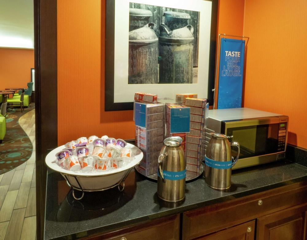 Hampton Inn Hazleton photo 30