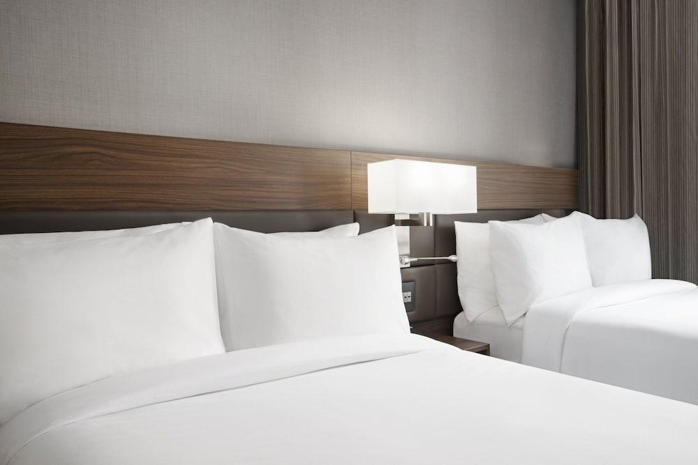 AC Hotel St. Louis Clayton photo 8