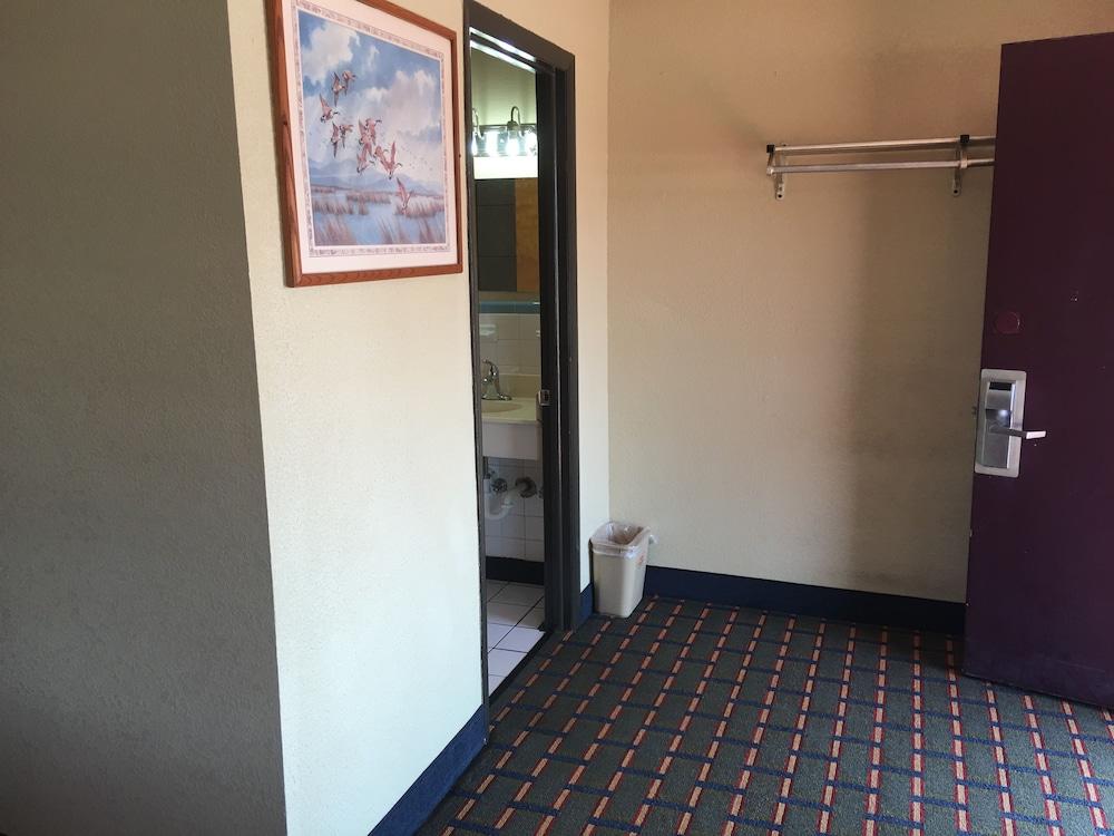 Best Value Inn Motel Sandusky photo 2