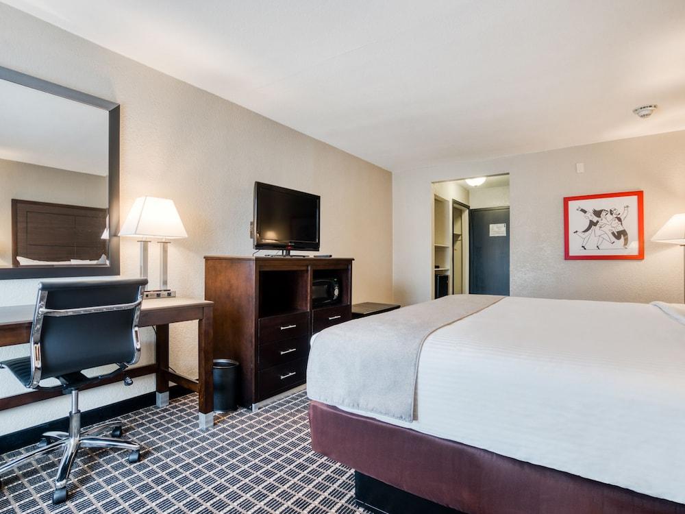 Alexis Hotel & Banquets Dallas Park Central Galleria photo 16