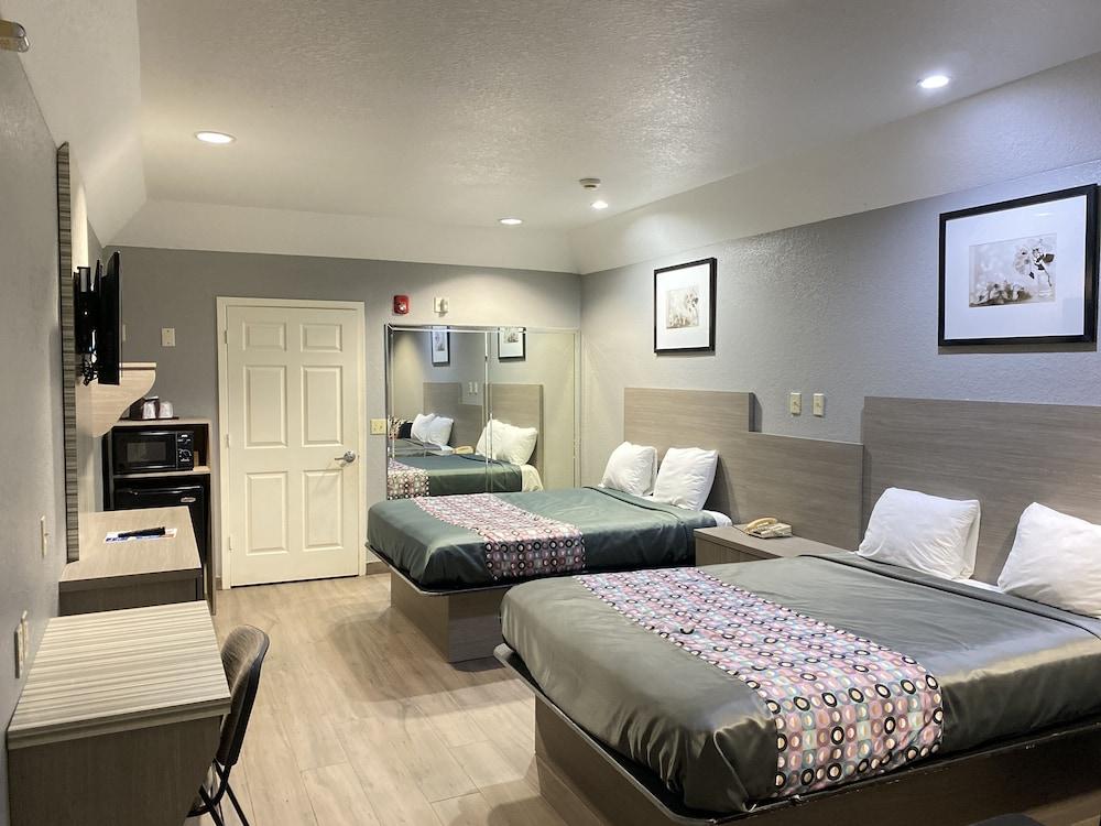 Island Suites photo 32