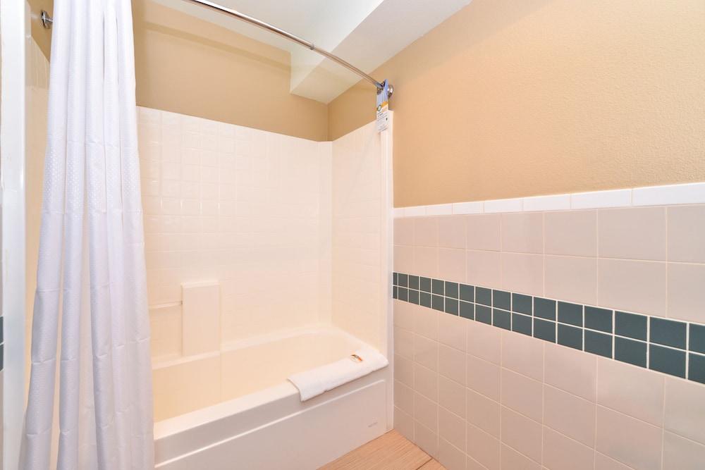 Quality Inn & Suites Tacoma - Seattle photo 22