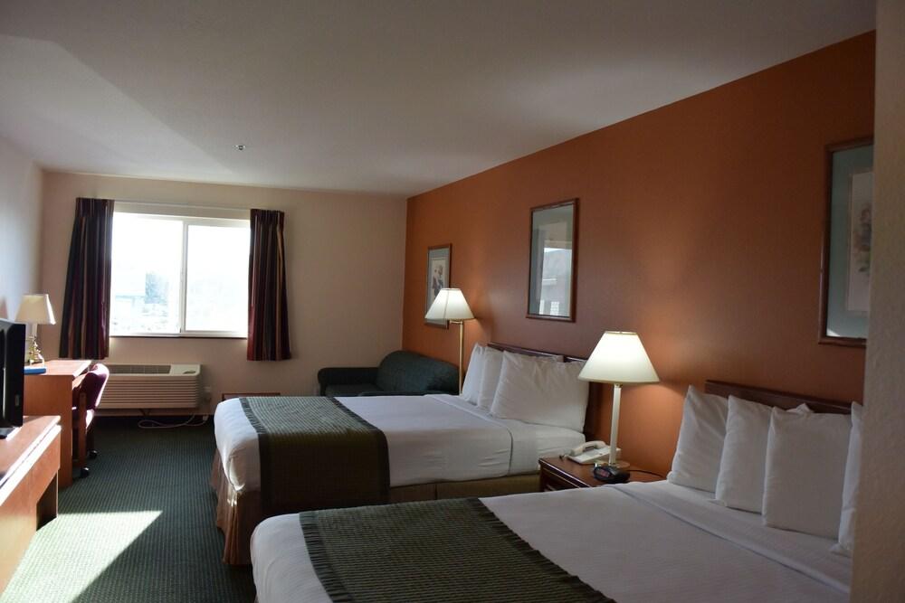 Travelodge Suites by Wyndham Newberg photo 37