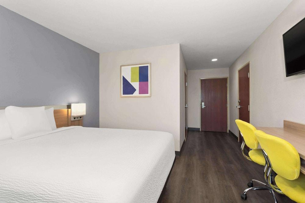 Microtel Inn & Suites by Wyndham Panama City photo 11