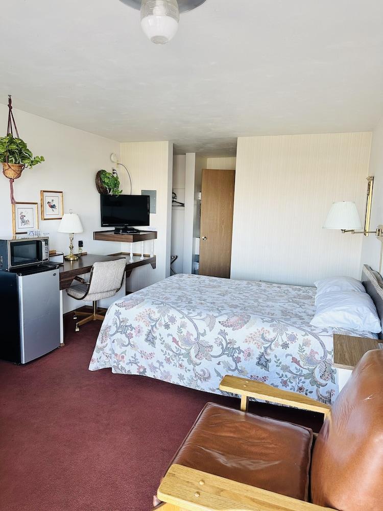 The Davenport Motel photo 39