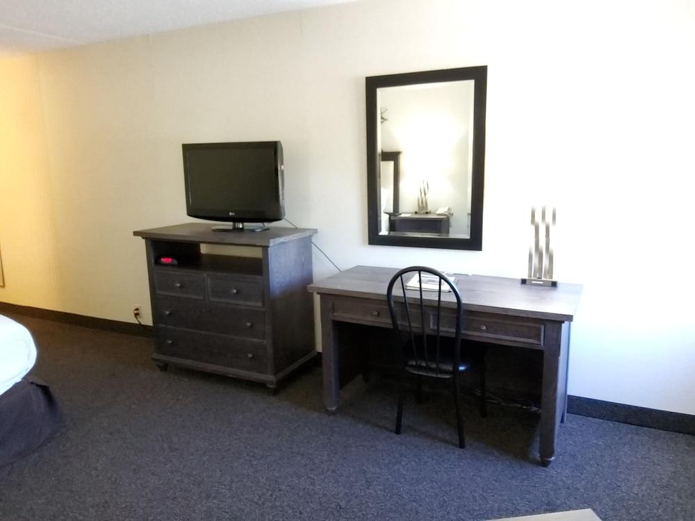 Klopfenstein Inn and Suites photo 15