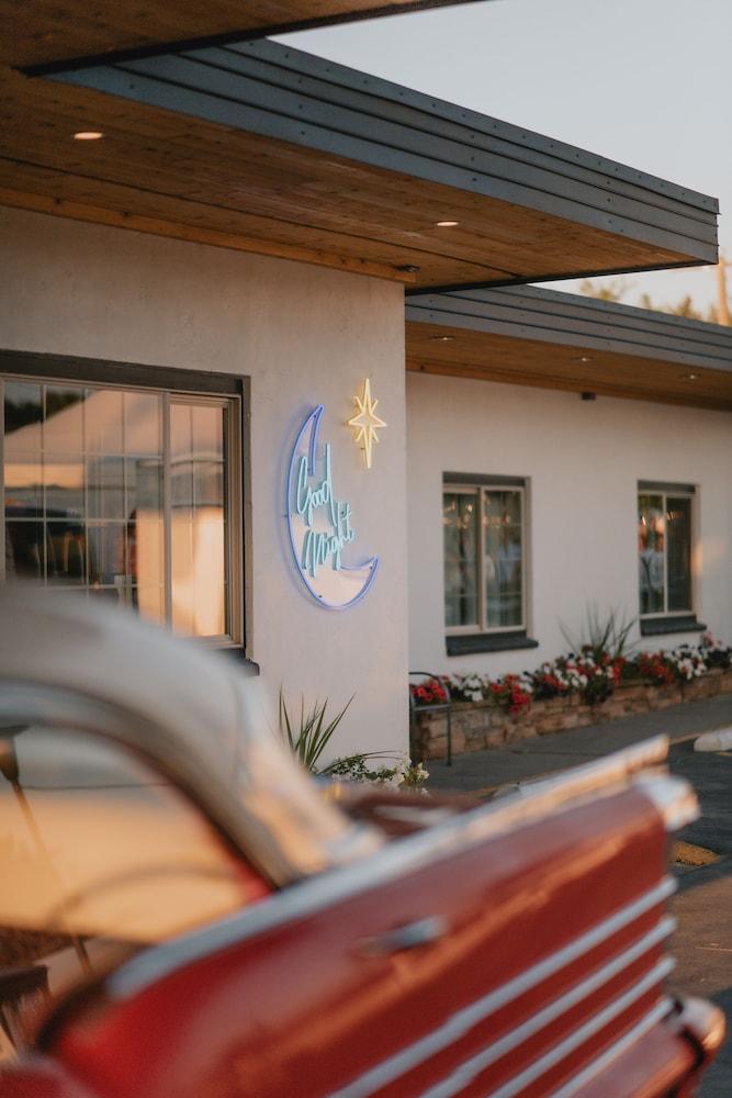 The Sapphire Motel photo 79