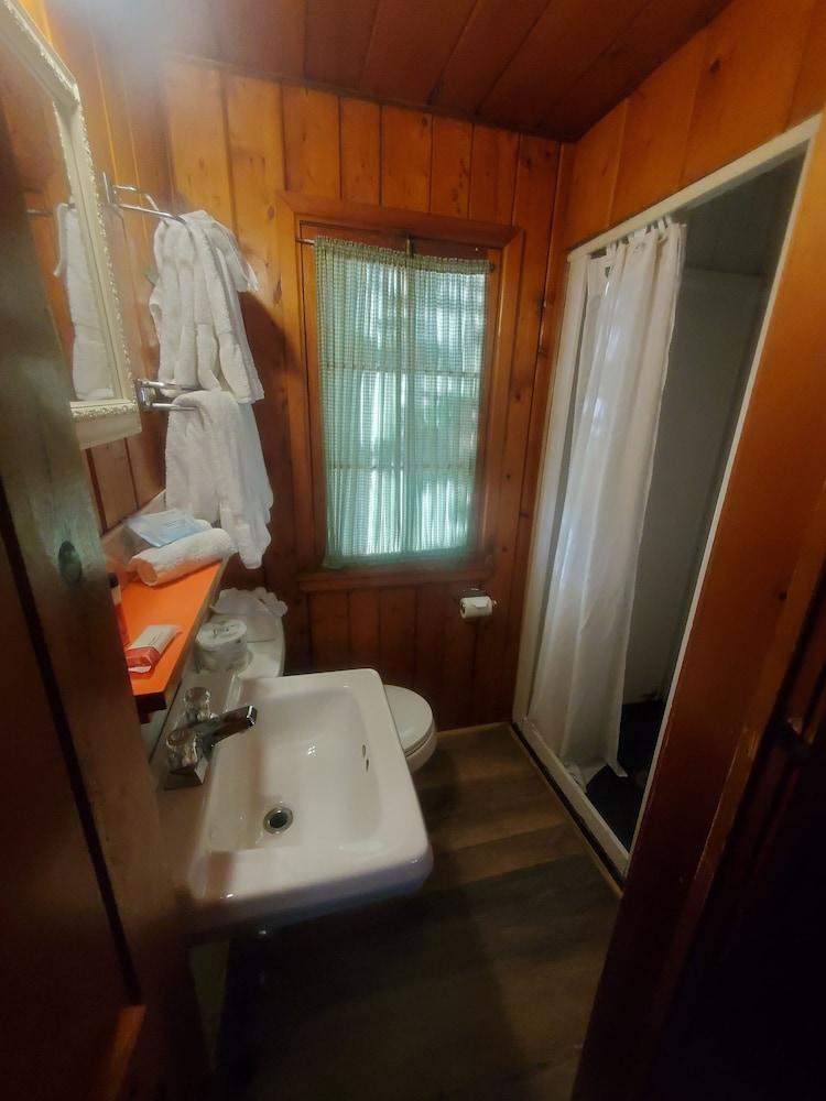 Bayview Lakefront Motel photo 16
