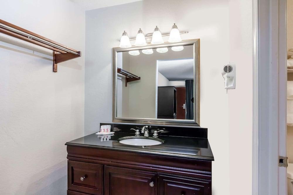 Ramada by Wyndham New Iberia photo 10