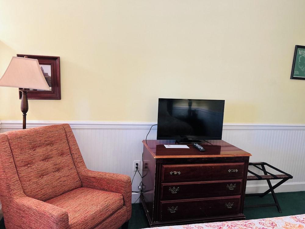 County Clare Irish Hotel & Pub photo 24