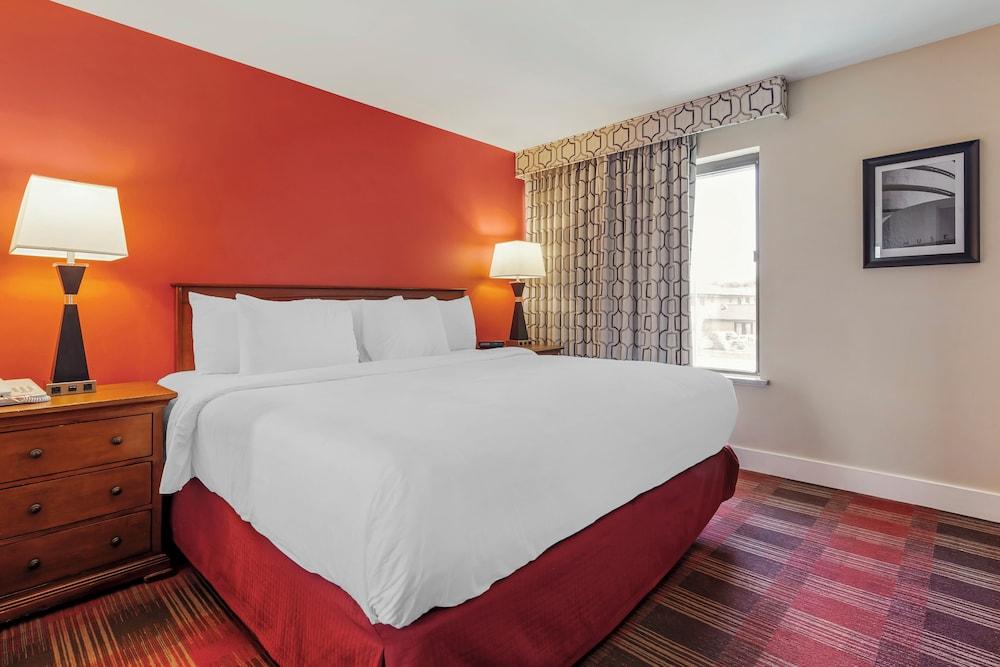 Polynesian Hotel & Suites Wisconsin Dells/Lake Delton photo 6
