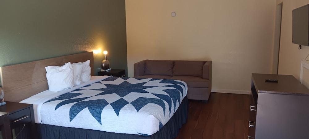 Sunrise Inn & Suites photo 8
