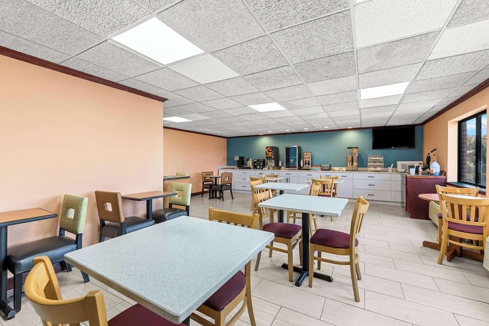 Americas Best Value Inn McMinnville photo 24