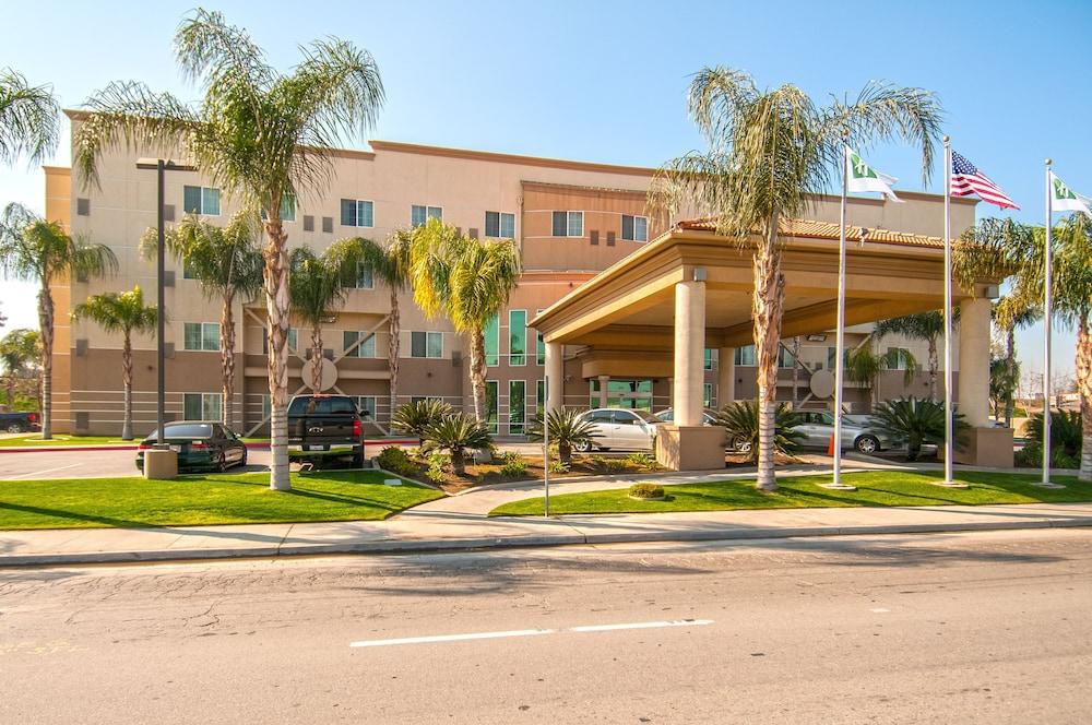 Holiday Inn Express and Suites Bakersfield Central by IHG photo 43