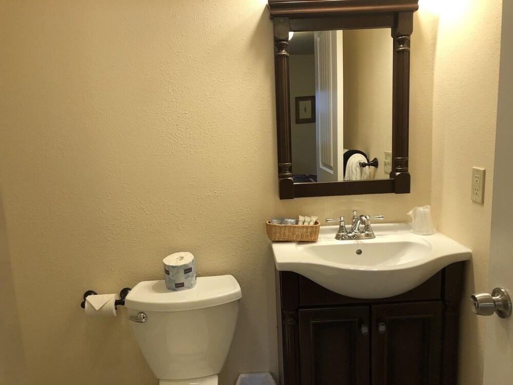 Mansion House Motel photo 27