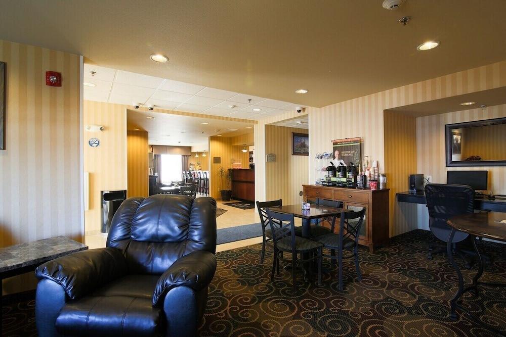 Cobblestone Inn & Suites photo 2