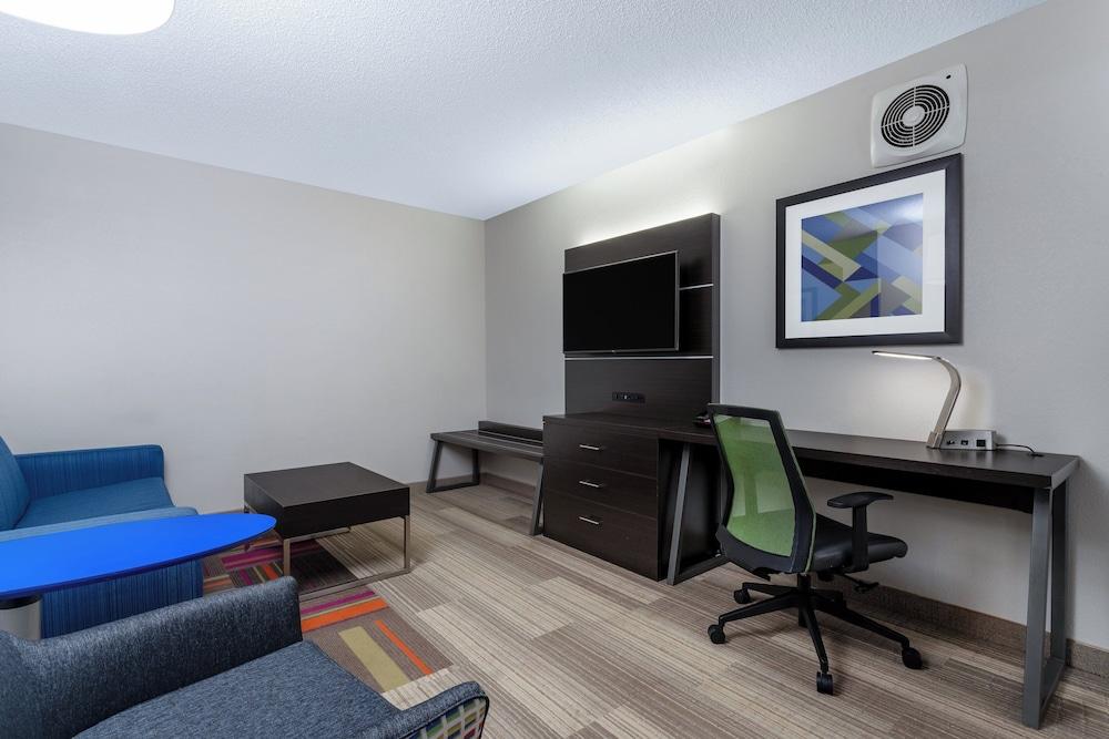 Holiday Inn Express & Suites Vadnais Heights by IHG photo 27
