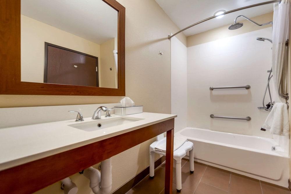 Comfort Suites La Vista - Omaha photo 24