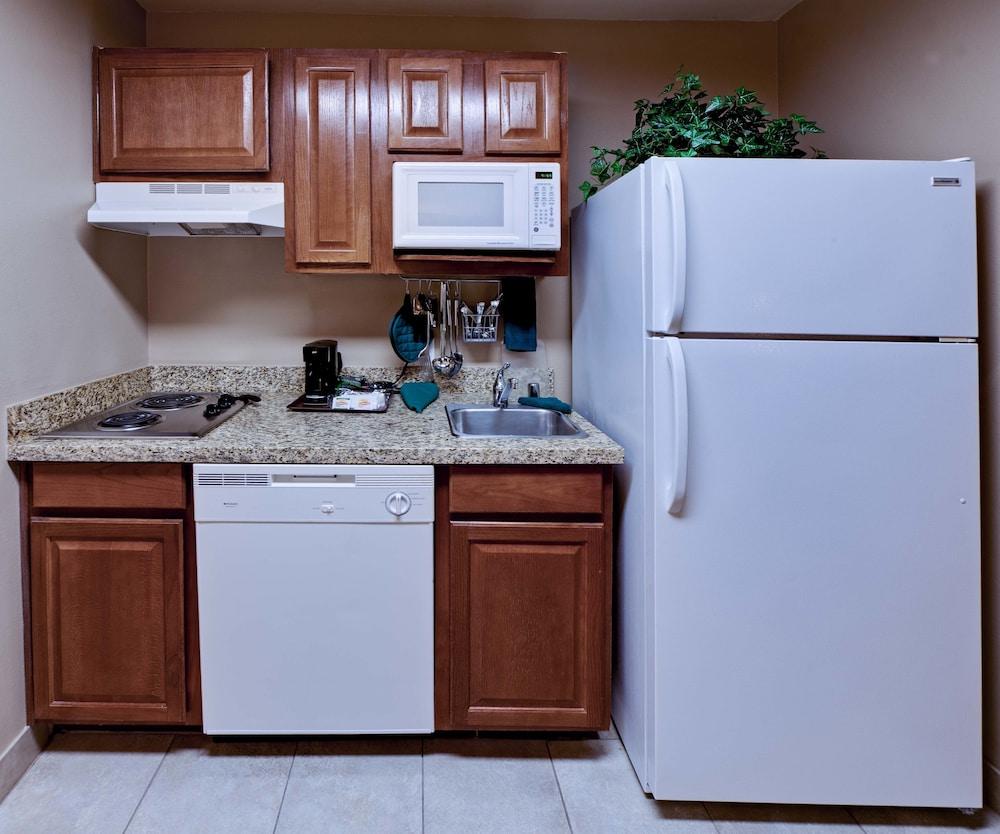 MainStay Suites Addison-Dallas photo 26