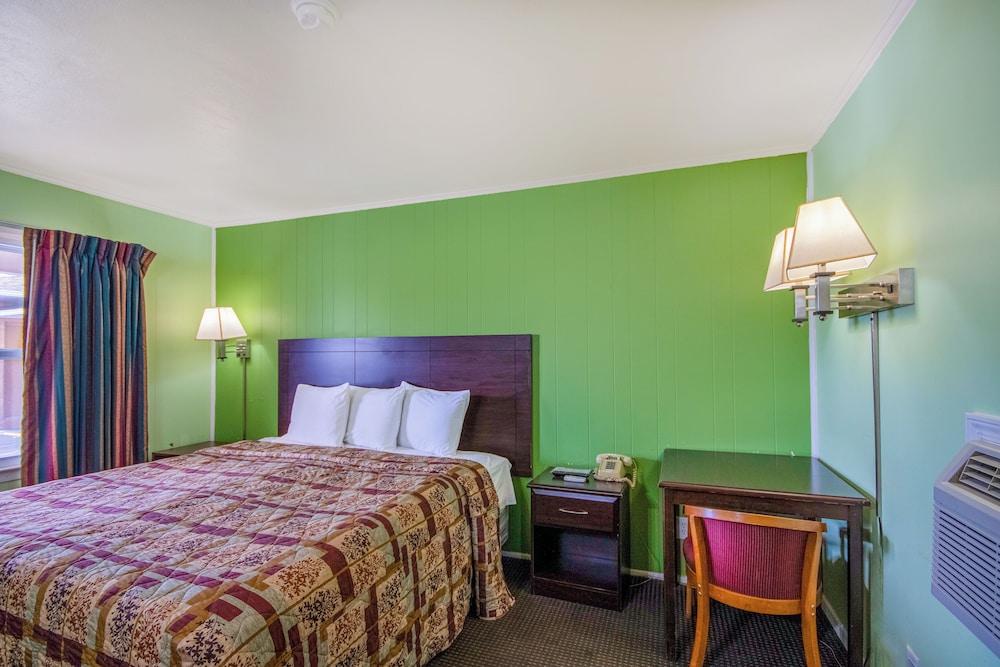 OYO Travelier Motel photo 52